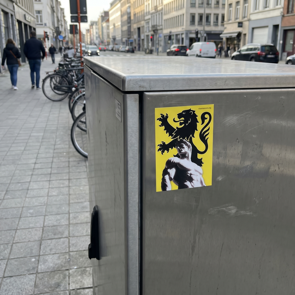 Vlaamse Leeuw Standbeeld - ZELFKLEVER